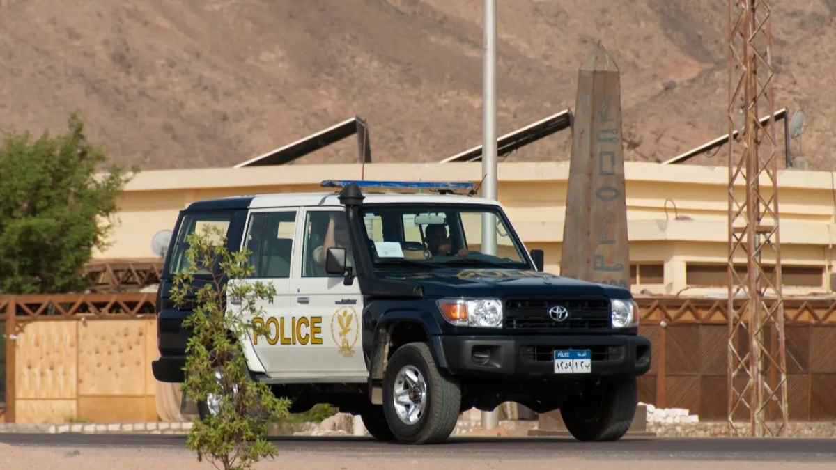 مصر.. شاب يقتل زوجته وطفلهما الرضيع وينشر صورهما على "فيسبوك"