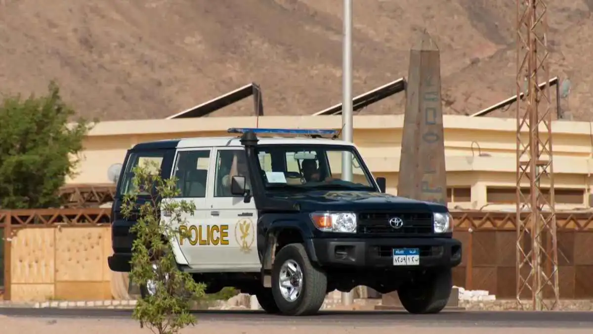 مصر.. شاب يقتل زوجته وطفلهما الرضيع وينشر صورهما على "فيسبوك"