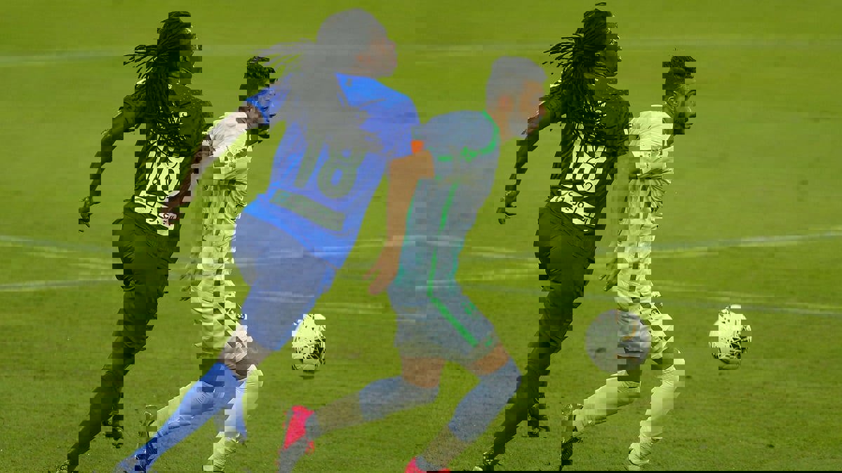 شاهد.. إصابة بافيتمبتي غوميز في مباراة الهلال والأهلي بالدوري السعودي (فيديو)