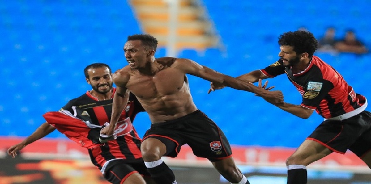 لاعب الرائد السعودي يفتح مزادًا للأندية الراغبة في شرائه