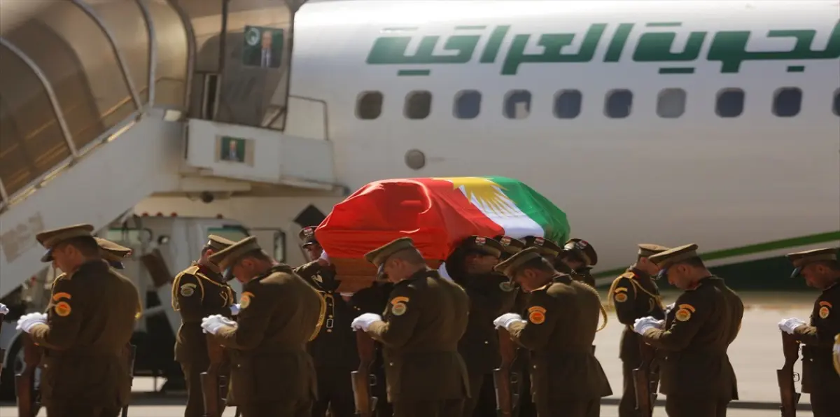 بالصور.. وصول جثمان الرئيس العراقي السابق جلال طالباني إلى السليمانية لدفنه