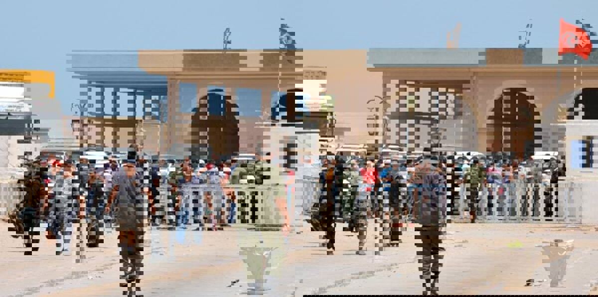 اشتباكات عنيفة قرب  معبر رأس جدير تتسبب بإغلاقه لساعات