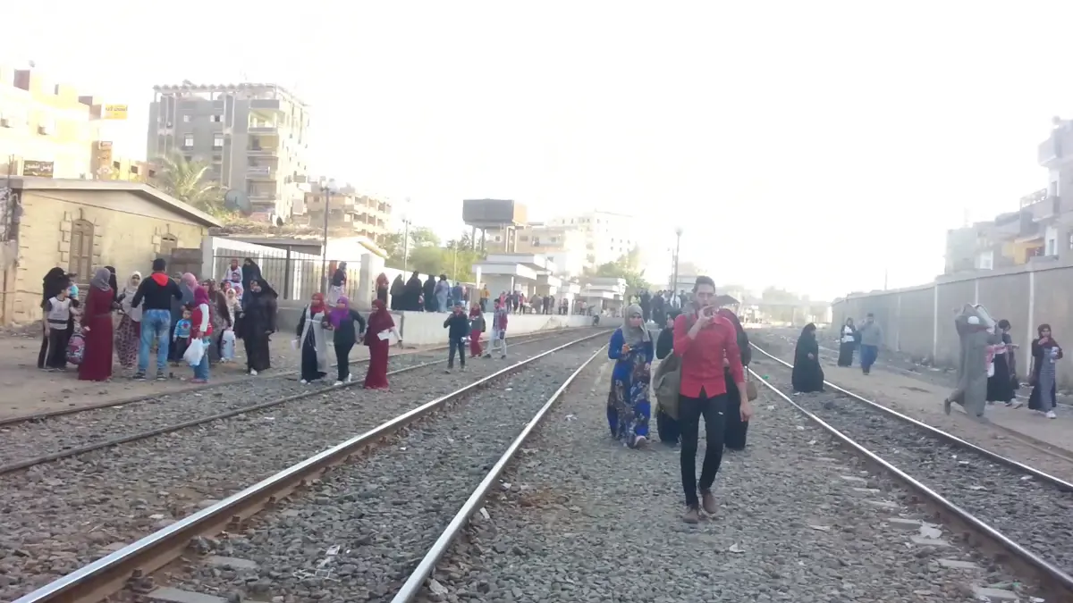 بكاء رضيع ينقذه من الموت بعد أن دفنته أمه حيًّا في إحدى المقابر في مصر