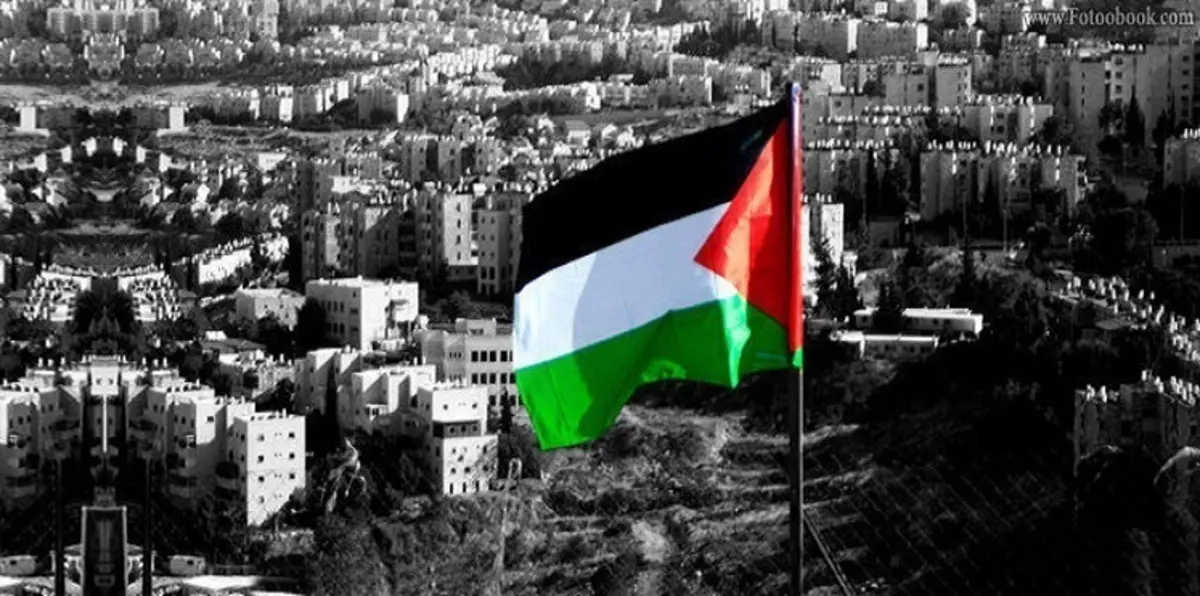 داعش يهدد بإعدام كل من يرفع العلم الفلسطيني في مخيم اليرموك