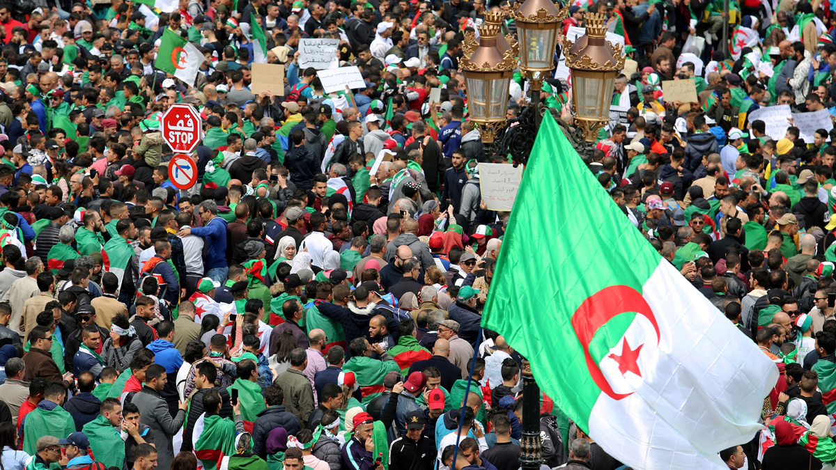 تغيير رئيس المجلس الدستوري.. تنازل جديد لاحتجاجات الشارع الجزائري