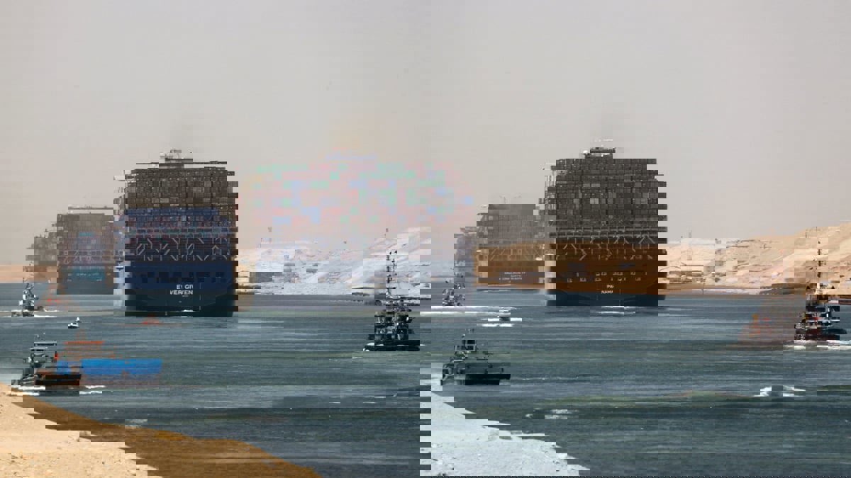 "الغارديان": زيادة "قناة السويس" لرسوم العبور تضع ضغوطا إضافية على سلاسل التوريد العالمية