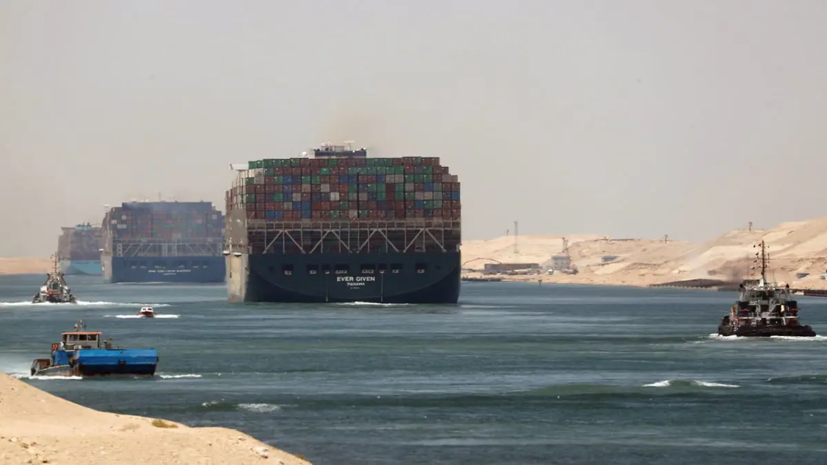 "الغارديان": زيادة "قناة السويس" لرسوم العبور تضع ضغوطا إضافية على سلاسل التوريد العالمية