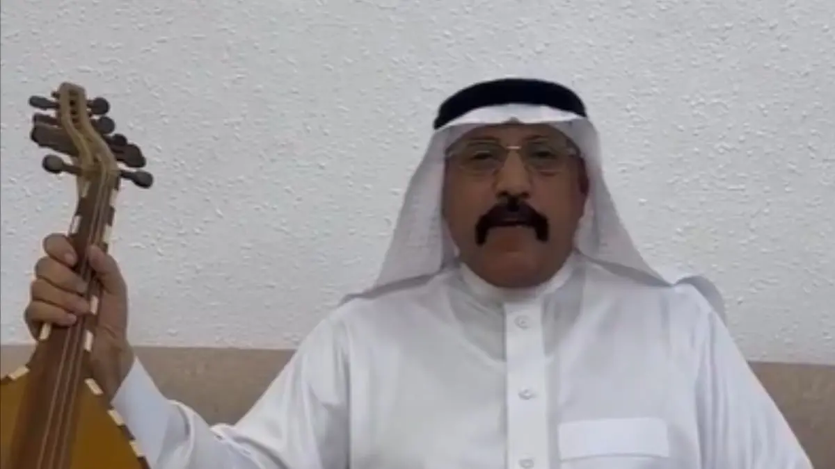 حقق شهرة يوم اعتزاله.. فنان سعودي يحطم العود على الهواء (فيديو)