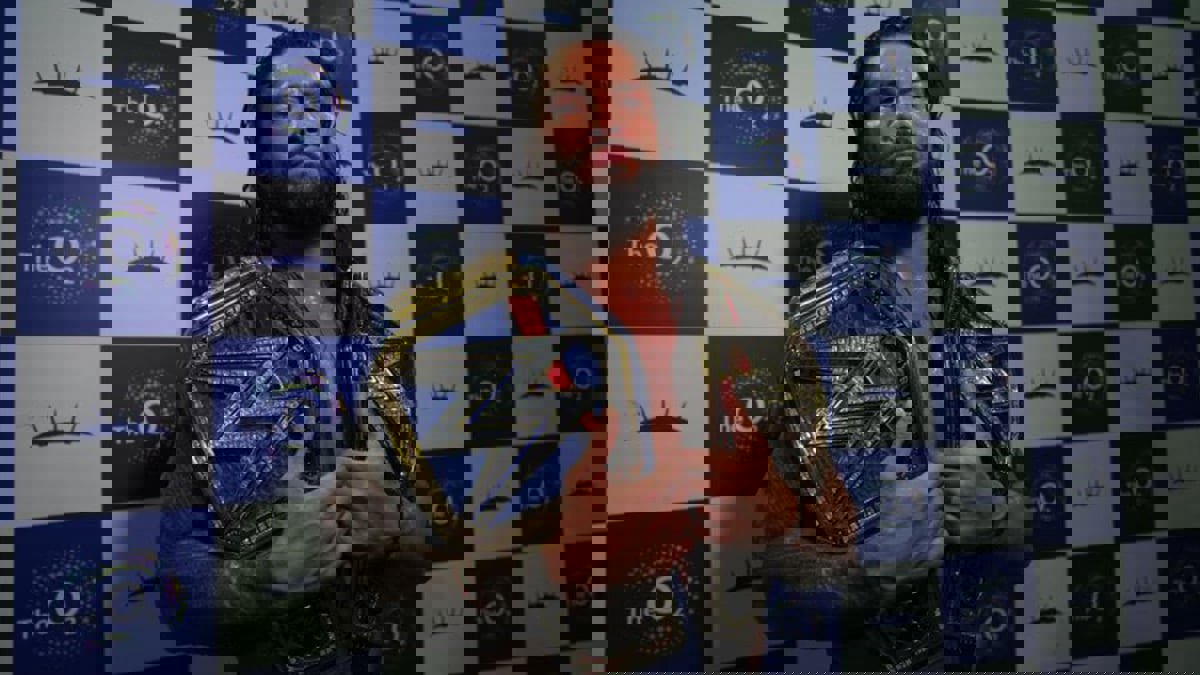 رومان رينز يلمح إلى اعتزاله منافسات WWE والانتقال لعالم هوليوود (فيديو)