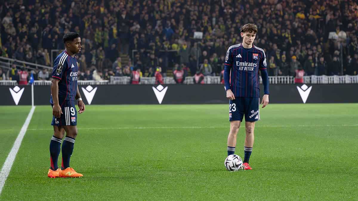 لفتة رائعة من إندريك تجاه زملائه في ليون (صورة) 