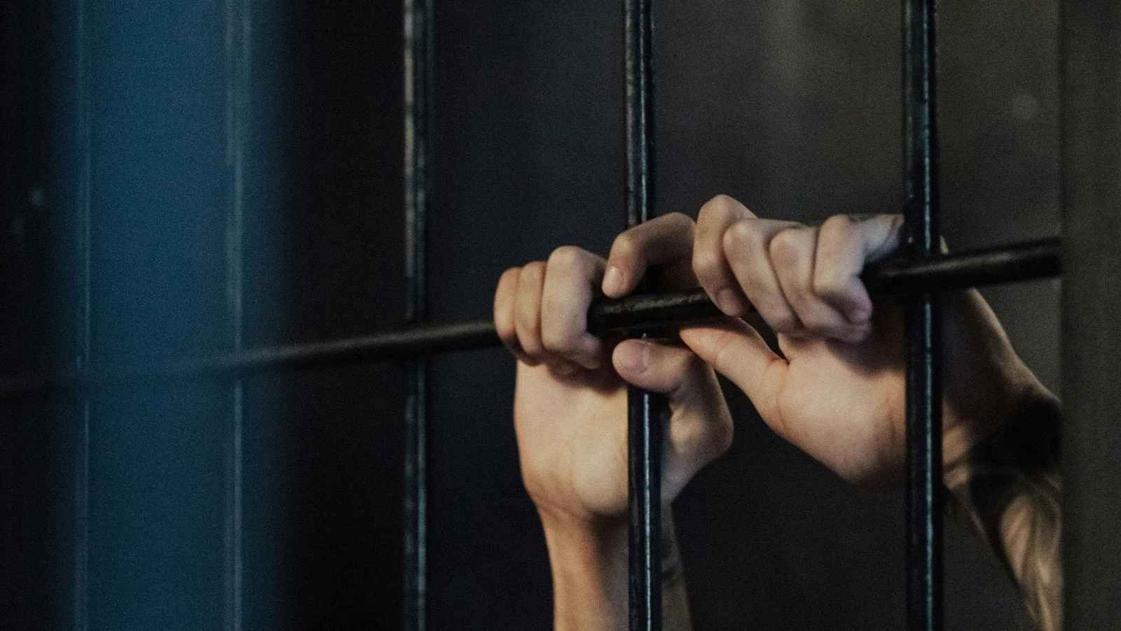 جريمة مروّعة تهز اليمن.. أب يقتل طفلته بسبب خلاف مع طليقته