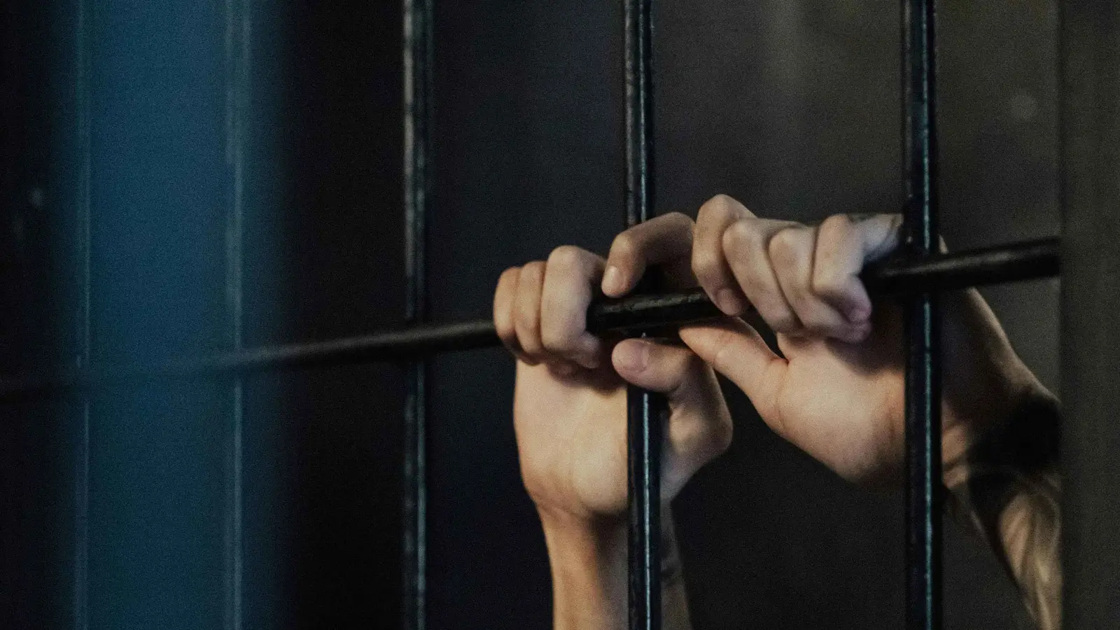 جريمة مروّعة تهز اليمن.. أب يقتل طفلته بسبب خلاف مع طليقته