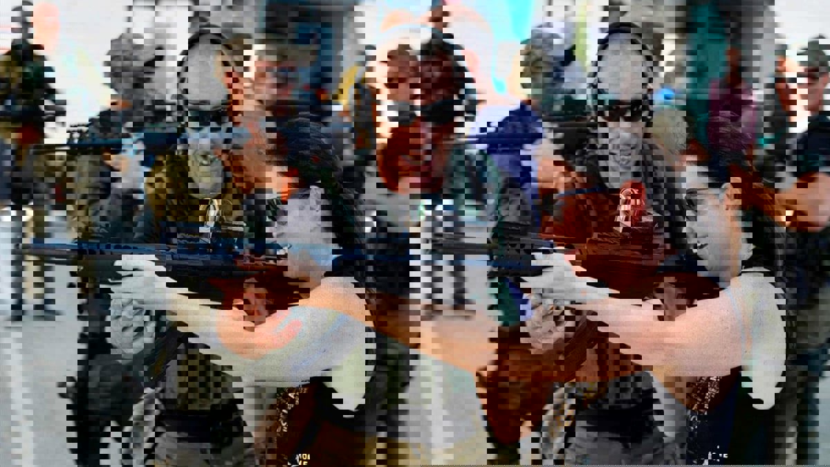 حكومة بينيت تدعو الإسرائيليين لحمل السلاح لمواجهة العمليات الفلسطينية