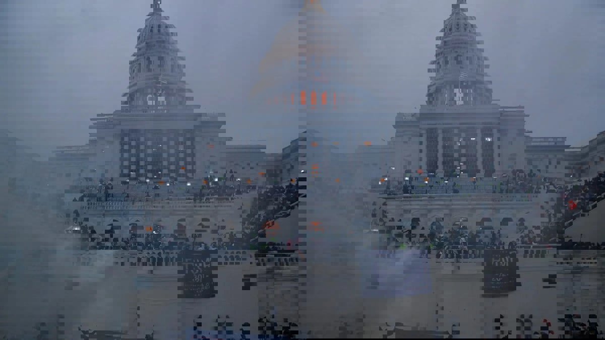 تقرير أمريكي يحذر من موجة عنف مع اقتراب الانتخابات النصفية 