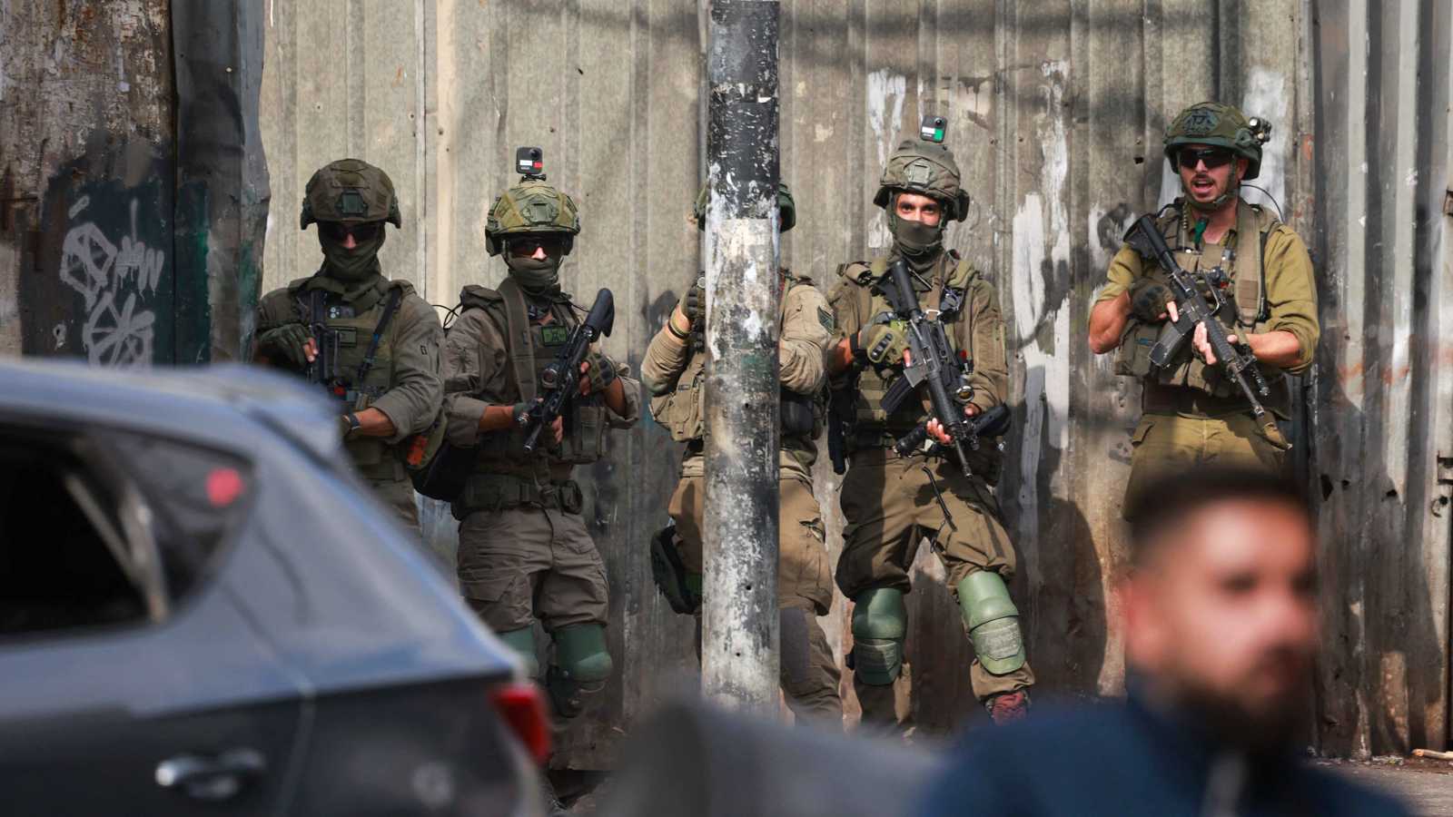 الجيش الإسرائيلي يشن حملة اعتقالات واقتحامات بالضفة الغربية