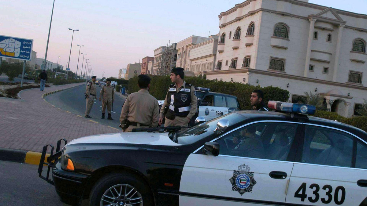 الكويت تسلم القاهرة 3 مصريين متهمين بالتحريض ضد حكومة بلادهم