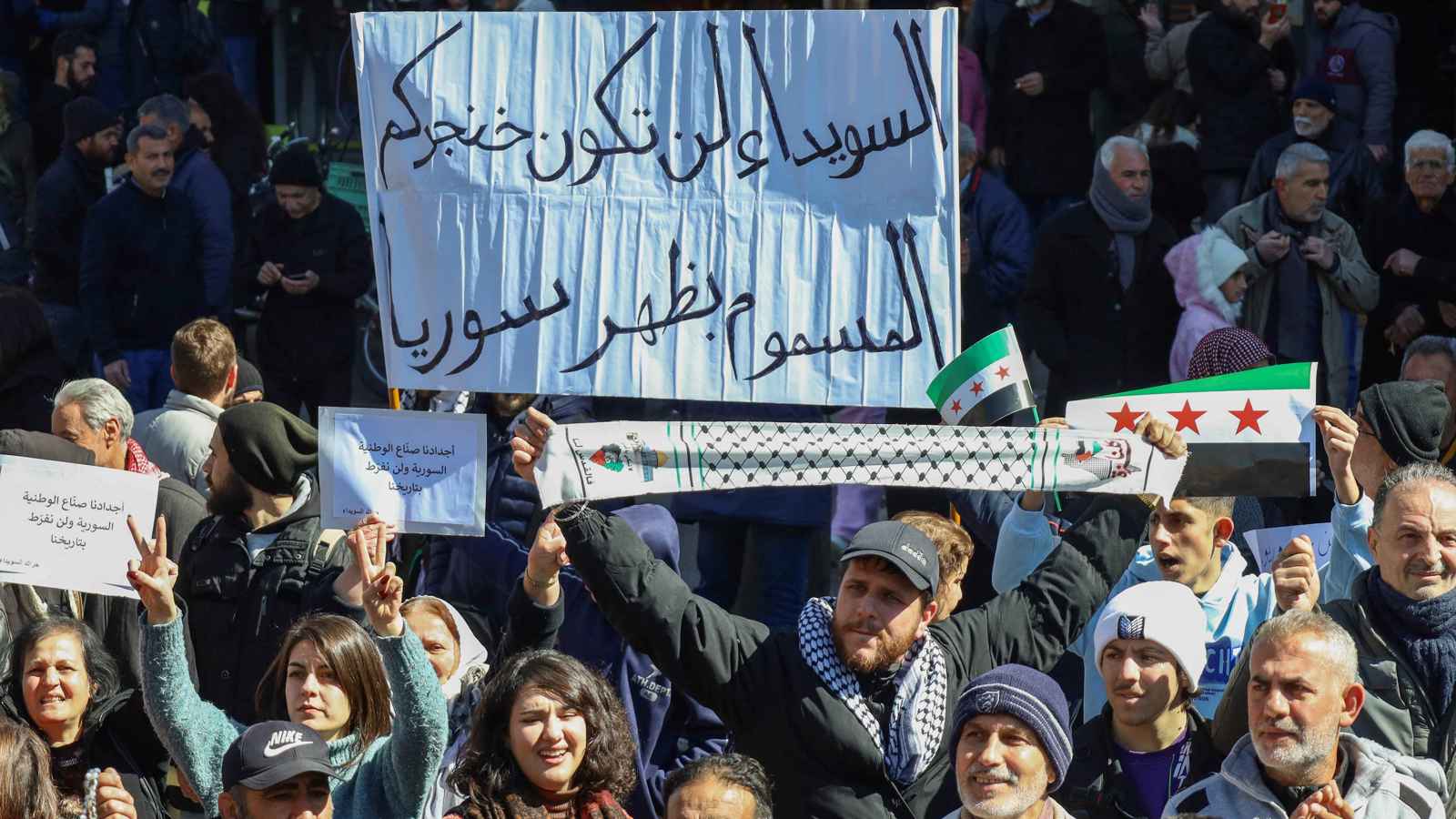 وول ستريت جورنال: إسرائيل تضغط لتقسيم سوريا إلى مناطق عرقية مستقلة