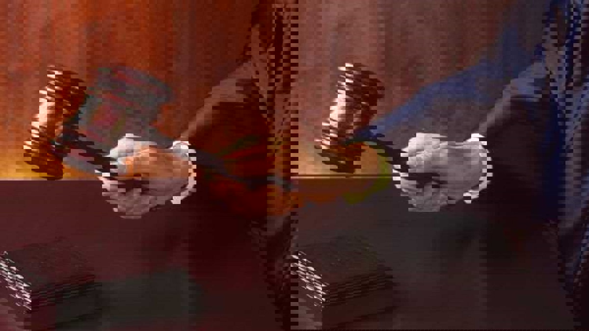 العراق.. السجن 7 سنوات بحق وزير ومدير مصرف حكومي أسبقين