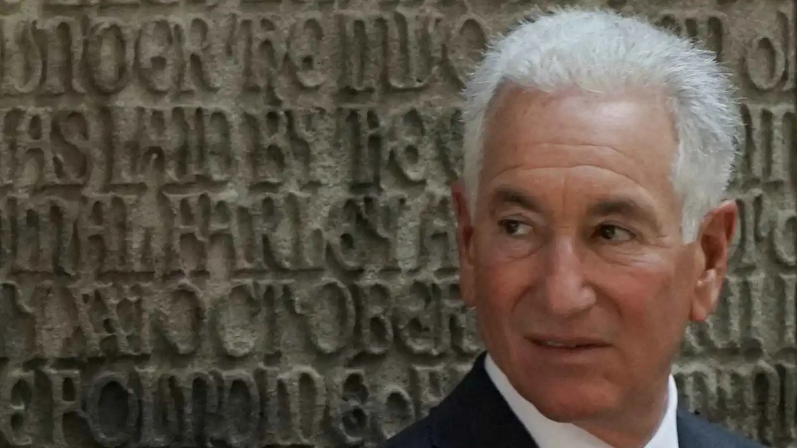 بعد تجاهله استدعاء الخارجية.. سفير أمريكا في باريس يتعهد بـ"التزام الصمت"