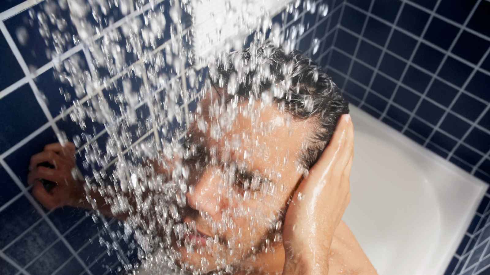 احذر تجاهل تنظيفها.. خلف الأذنين قد تتحول لبؤرة قاتلة