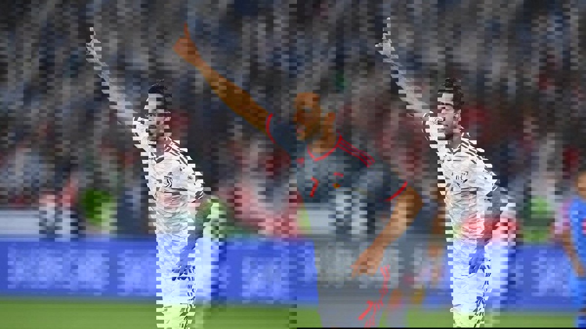 بعد الهاتريك في شباك إندونيسيا.. علي مبخوت يدخل التاريخ ويصبح الهداف الأول للإمارات (شاهد)