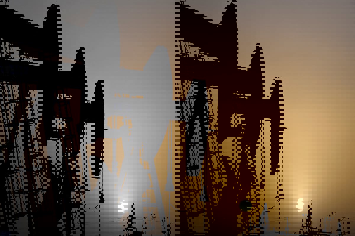 أسعار النفط تنخفض لليوم الثاني مع زيادة مخزونات الخام الأمريكية