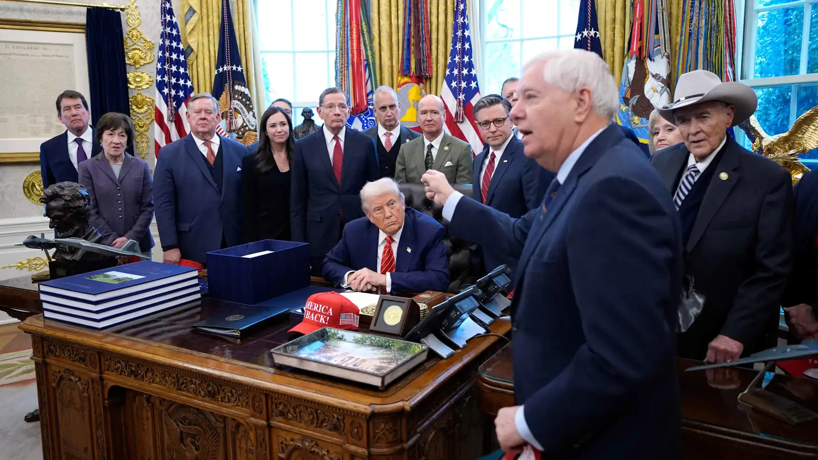 من الحرب إلى الحوار.. ما الذي بدّل بوصلة ليندسي غراهام تجاه إيران؟