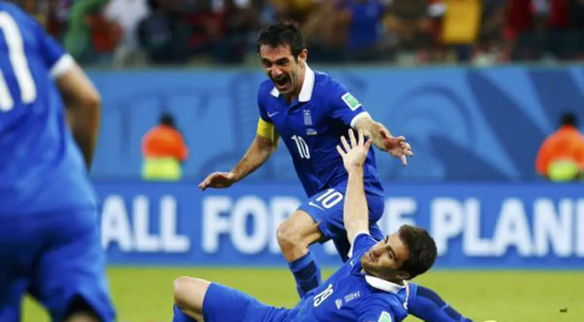 إيرلندا الشمالية تتصدر المجموعة السادسة بفوزها على اليونان