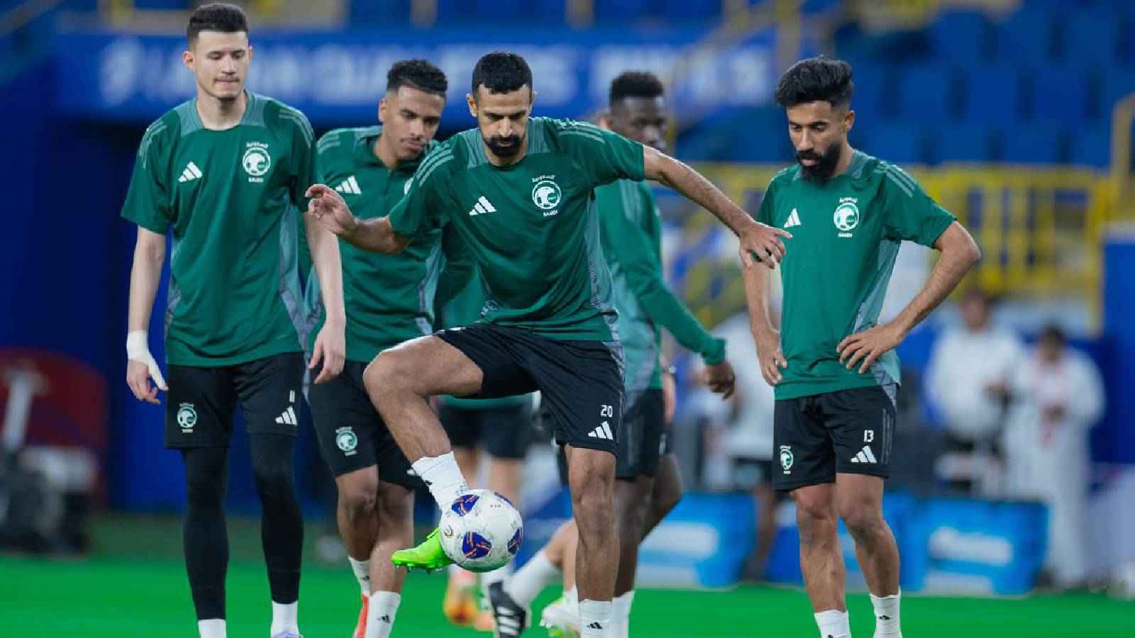 5 نجوم يرجحون كفة المنتخب السعودي أمام الصين