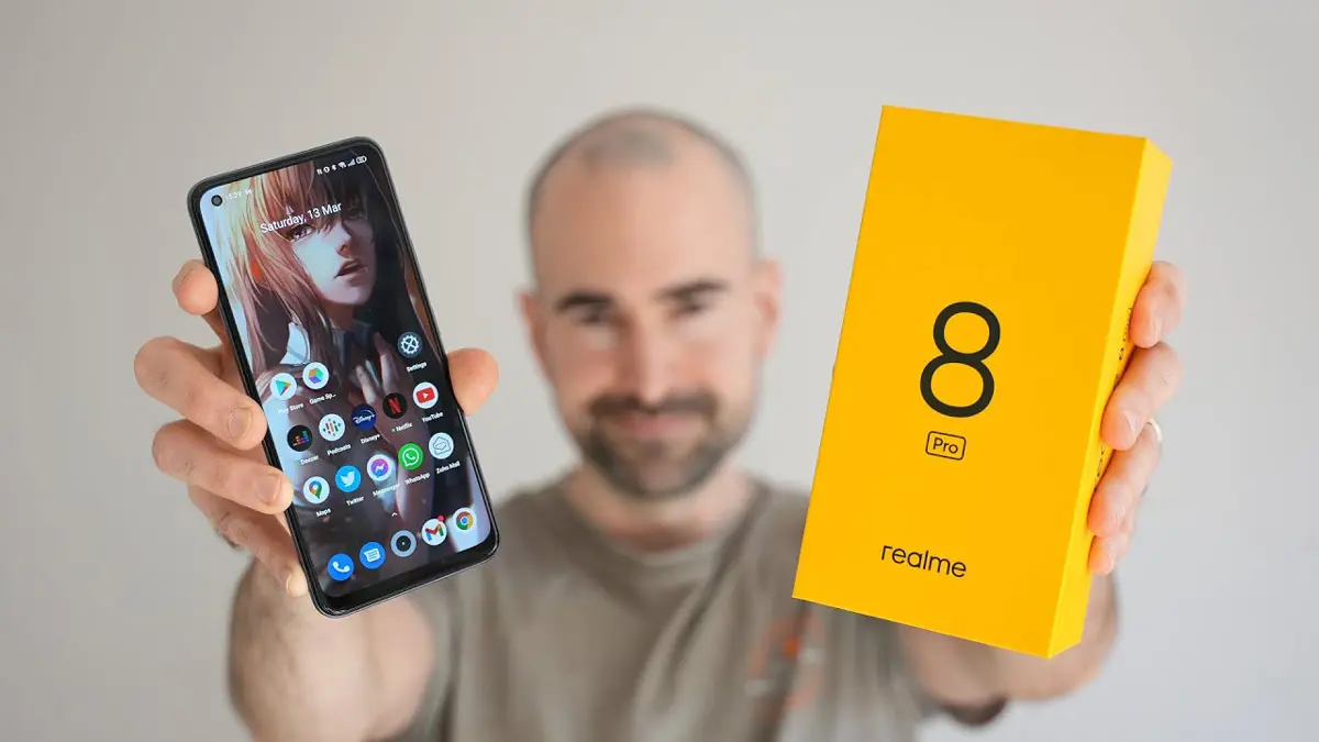 كيف يقارن هاتف "سامسونغ A72" بـ"ريلمي 8 برو"؟