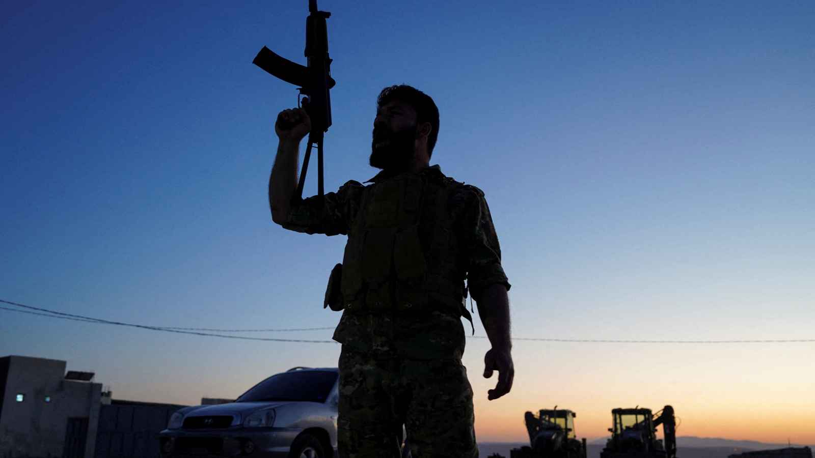 بعد تصعيد حزب الله.. القوات السورية تخوض حربا متعددة الجبهات