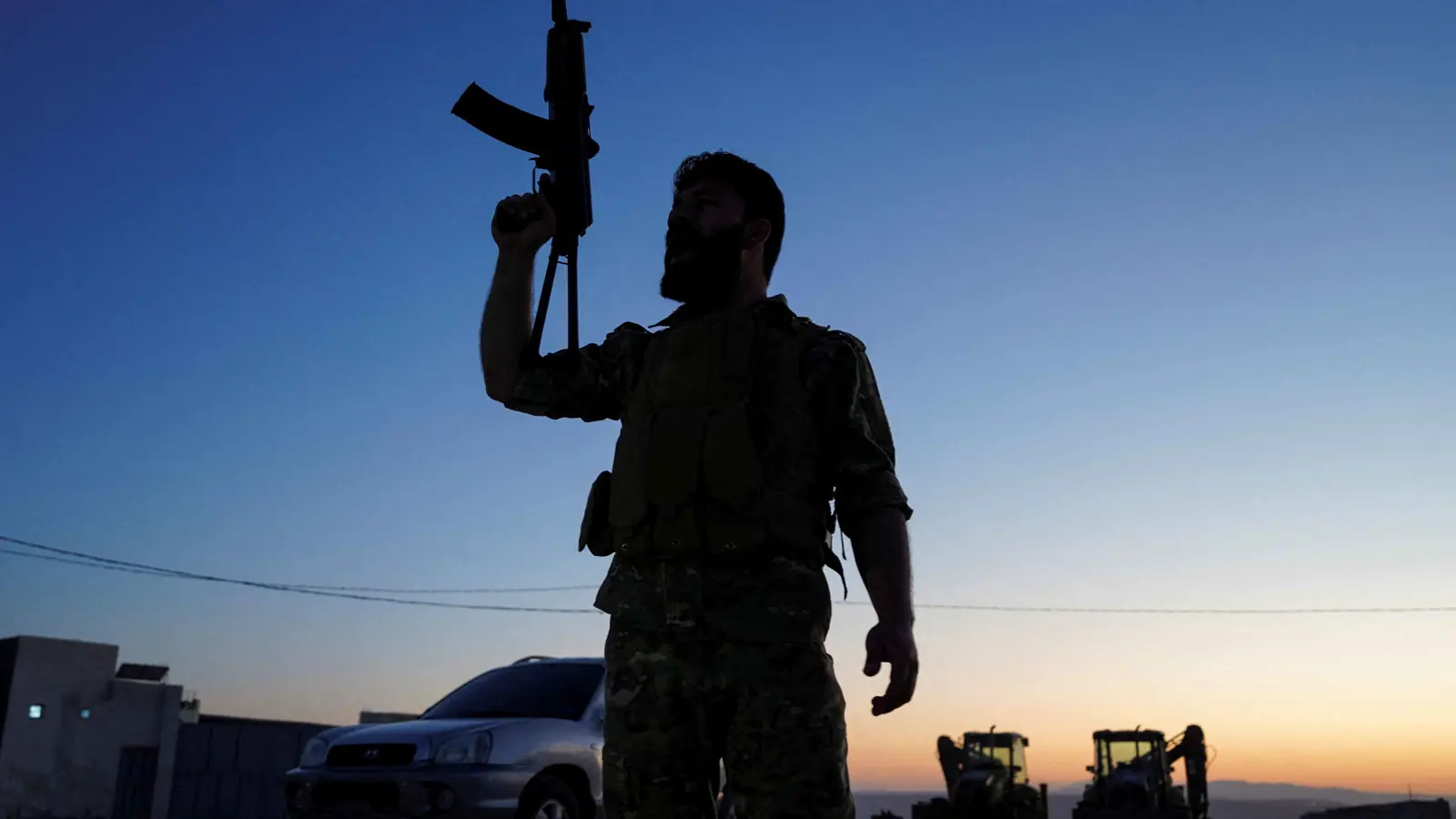 بعد تصعيد حزب الله.. القوات السورية تخوض حربا متعددة الجبهات