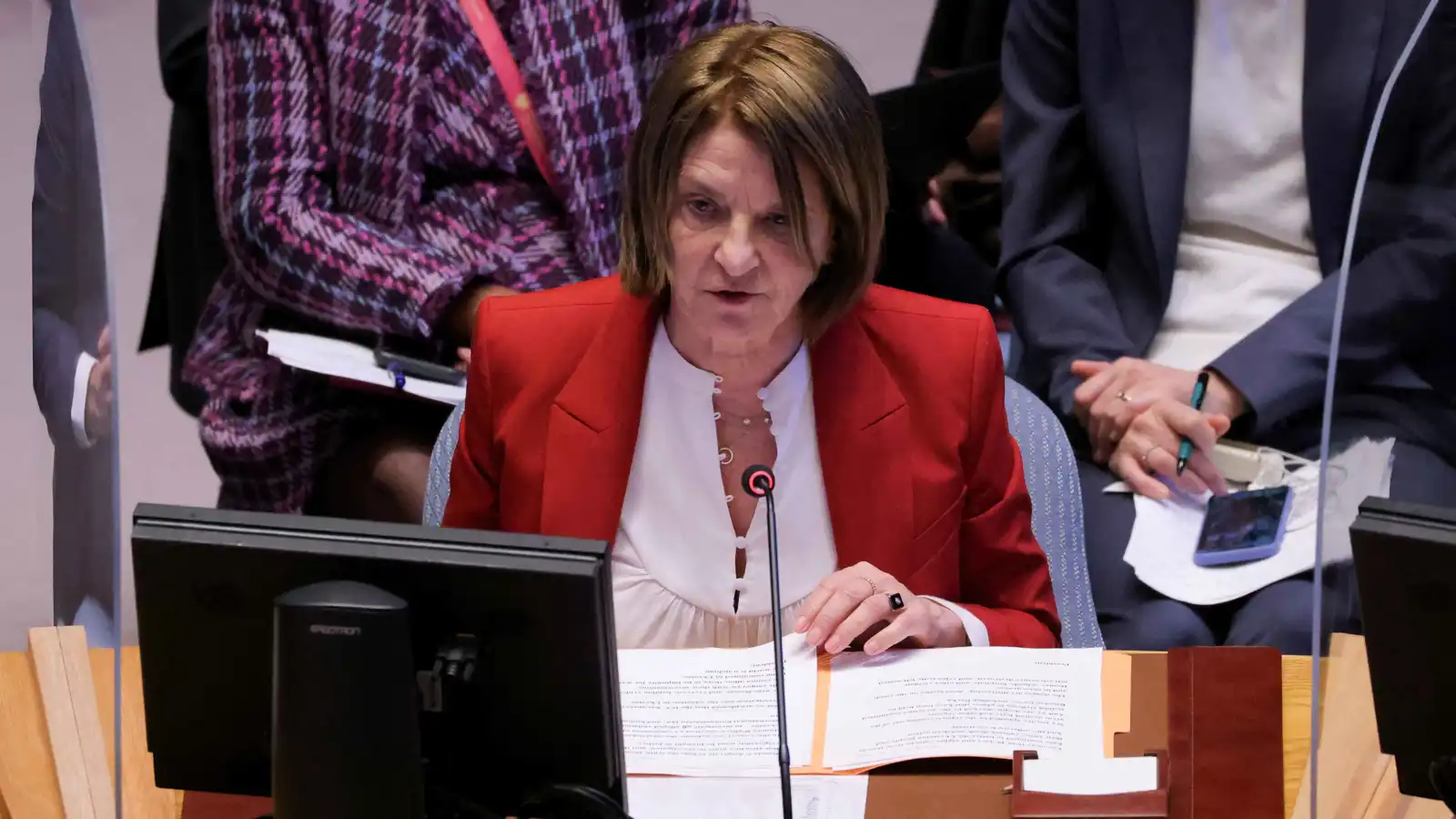 السفيرة مونا يول