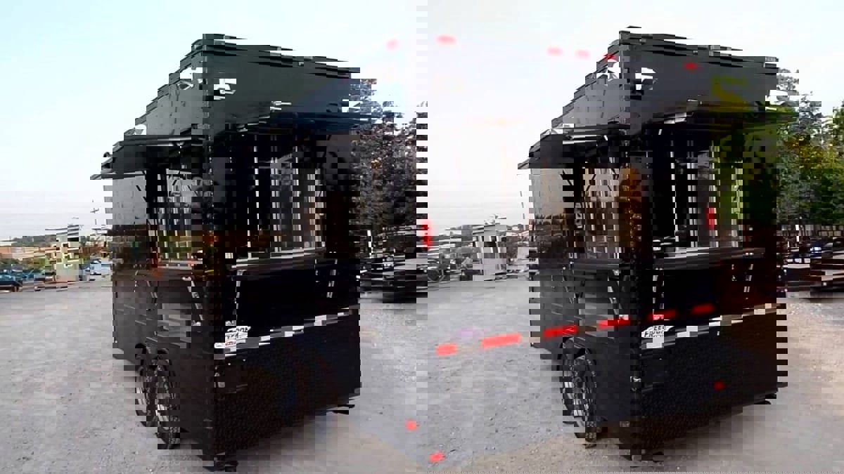 الكويت.. فتاة عربة الطعام في الجهراء تعتذر عن "مخالفة الآداب العامة"