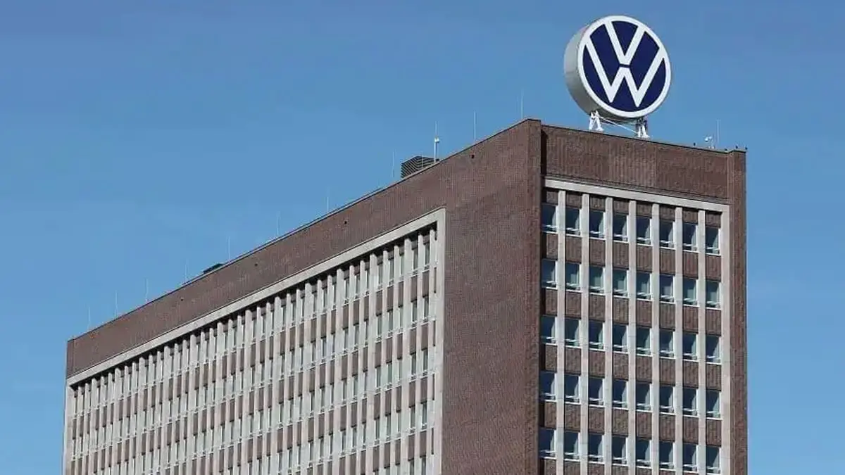 "فولكسفاغن" تعلن بيع أصولها في روسيا لشركة محلية