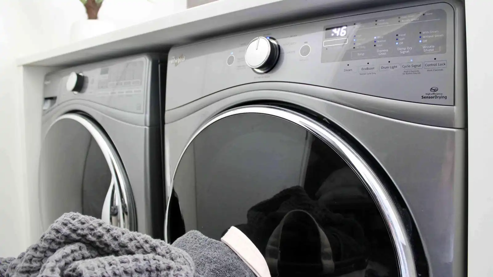 عملية "معقدة".. إنقاذ طفلة من داخل مجفف ملابس في النمسا