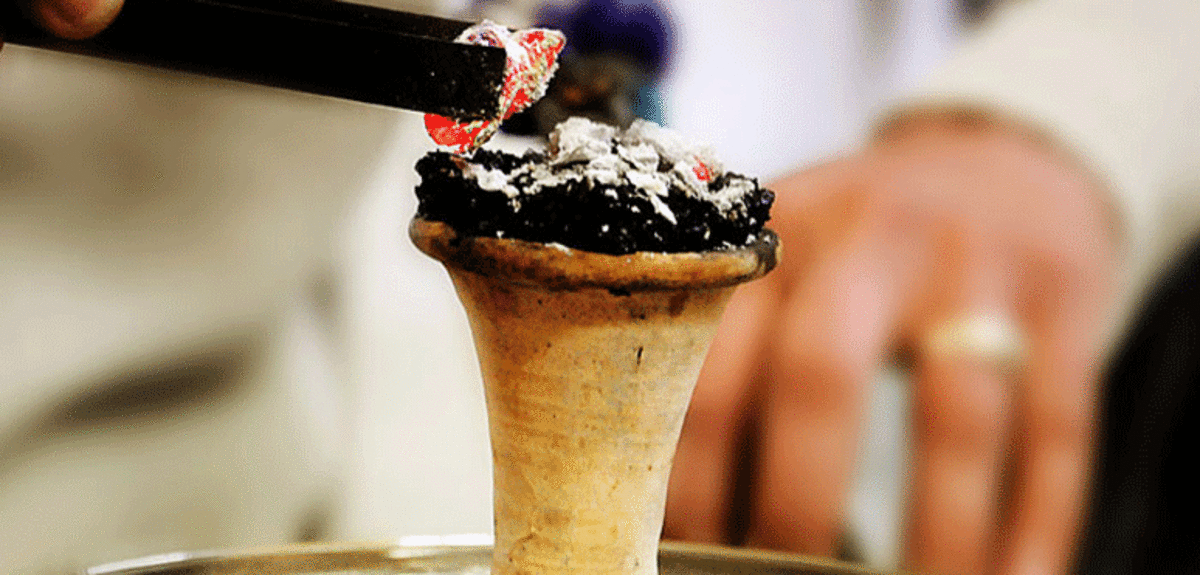 مصرية تطلب الخلع من زوجها بسبب "الشيشة"