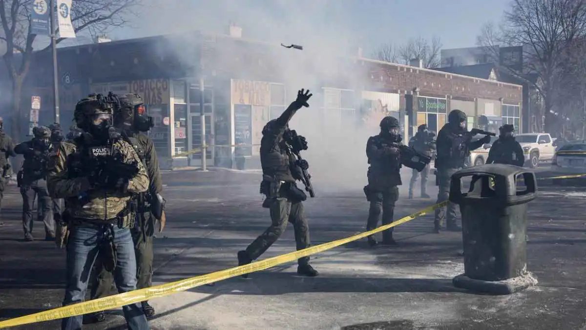 بعد سقوط ضحية جديدة.. مينيابوليس تعكس أسوأ صور الانقسام الأمريكي