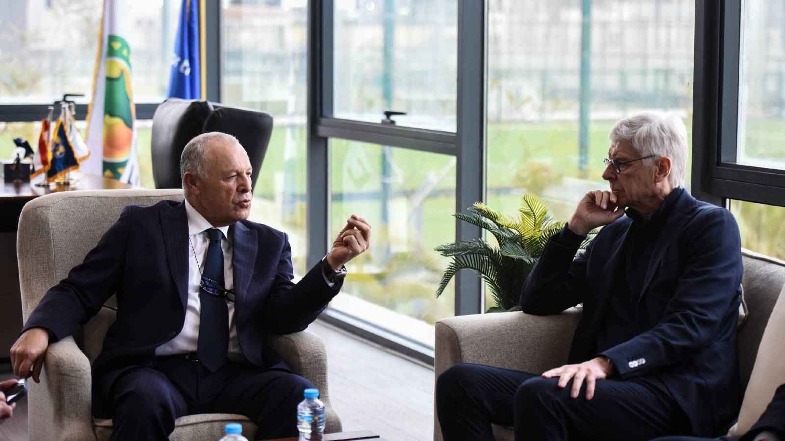 ماذا قال فينغر عن مشاركة الأهلي المصري في مونديال الأندية؟