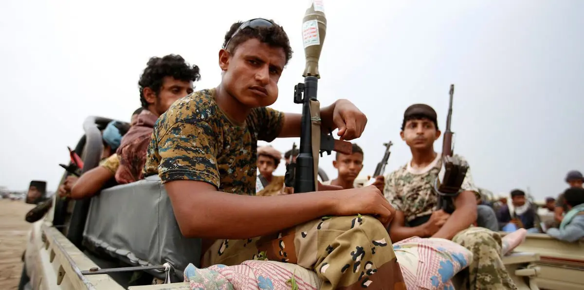 اليمن.. الحوثيون يقتحمون شركة "يماني" في الحديدة ويسرقون مبالغ مالية