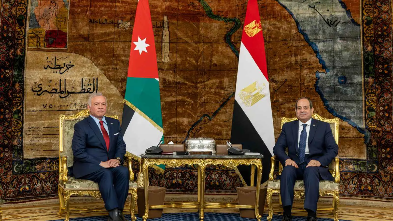 ملك الأردن والسيسي يؤكدان تأييدهما عملية انتقالية سلمية في سوريا