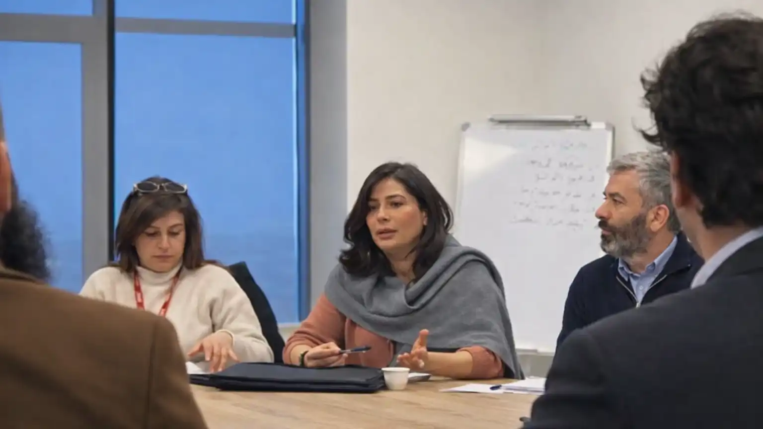 الحكومة السورية تعلق على مشاركة ابنة آصف شوكت في اجتماع وزاري