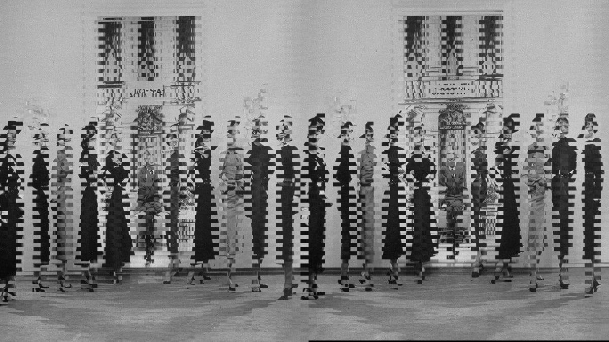 عالم الأنوثة.. مَن هم أشهر مصممي الأزياء الأوائل في العالم؟