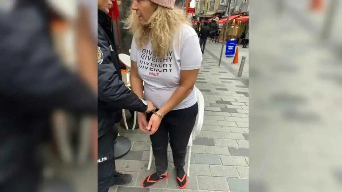 لحظة اعتقال الناشطة الإسرائيلية