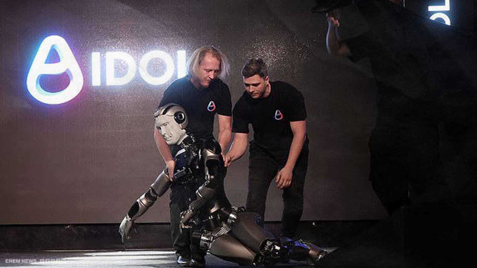 سقط على وجهه.. روبوت روسي يفقد الوعي في أول إطلالة