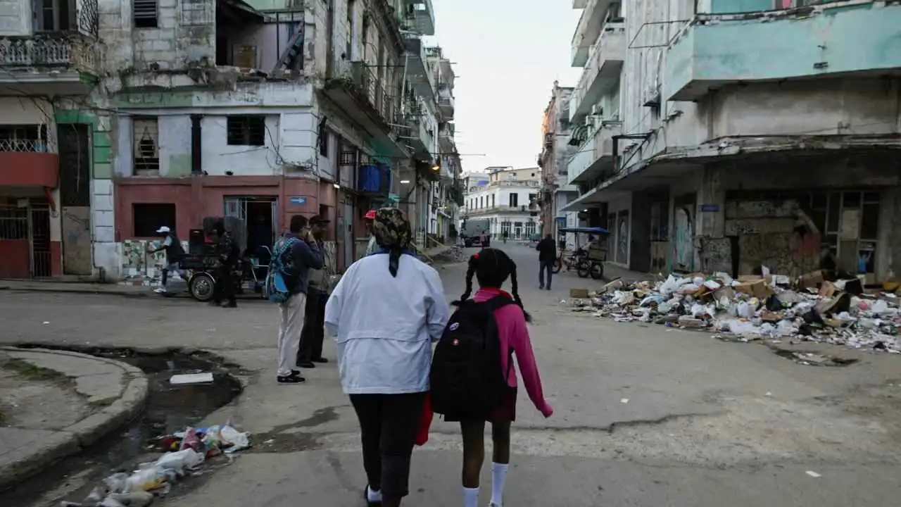 ترامب يشدد الخناق.. الحصار النفطي يفاقم الأزمة الاقتصادية في كوبا