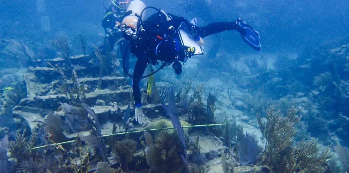 غرقت منذ 330 عامًا.. غواصون يكتشفون بقايا أثمن سفينة بريطانية (صور)