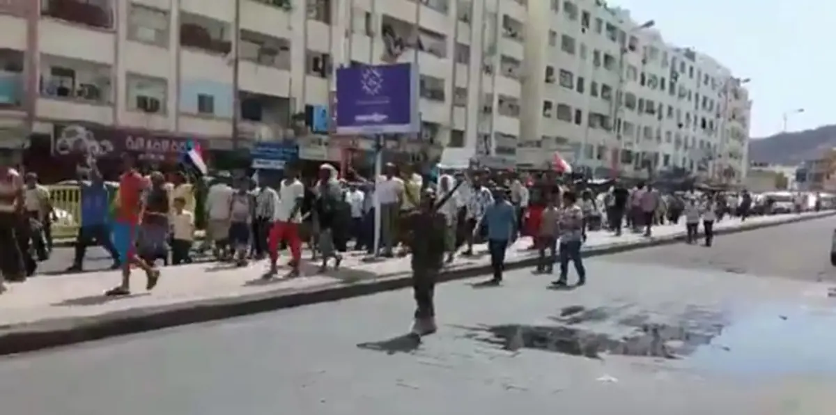 اتساع رقعة التظاهرات المؤيدة لعيدروس الزبيدي في جنوب اليمن (فيديو صور)