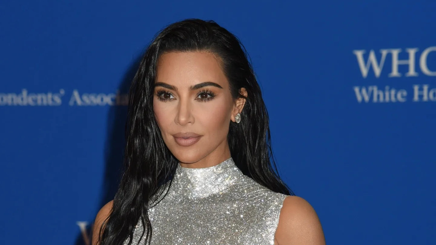 كيم كارداشيان تكشف عن وريث خاتم خِطبتها من كانييه ويست