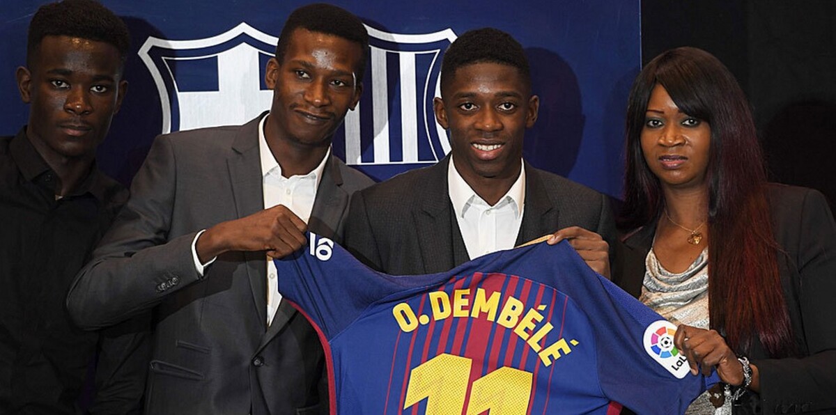 أصولها عربية.. من السيدة السمراء التي ظهرت بجوار ديمبلي في برشلونة؟ (صور)